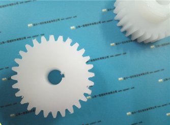 高韌性咊(he)耐磨性尼龍612製(zhi)成齒輪